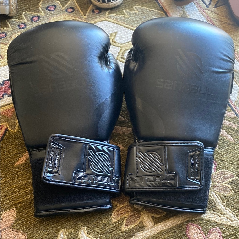 Sanabul Essential Black Boxing Gloves